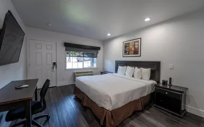 Photo 5 - Monterey Surf Inn