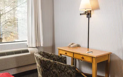 Photo 4 - Williamsburg Woodlands Hotel & Suites, an official Colonial Williamsburg Hotel