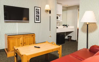 Photo 3 - Williamsburg Woodlands Hotel & Suites, an official Colonial Williamsburg Hotel