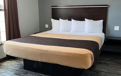 Photo 4 - Laguna Inn & Suites