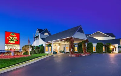 Photo 2 - Apple Tree Inn, SureStay Collection by Best Western