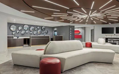 Photo 2 - Renaissance Newark Airport Hotel