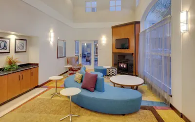 Photo 2 - Fairfield Inn & Suites by Marriott San Francisco Airport