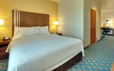 Photo 5 - Fairfield Inn & Suites by Marriott San Francisco Airport