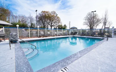 Photo 2 - Fairfield Inn and Suites by Marriott Atlanta Airport North