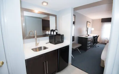 Photo 5 - Fairfield Inn and Suites by Marriott Atlanta Airport North