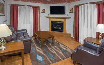 Photo 3 - Super 8 by Wyndham Three Rivers