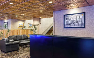 Photo 3 - Super 8 by Wyndham Fallon