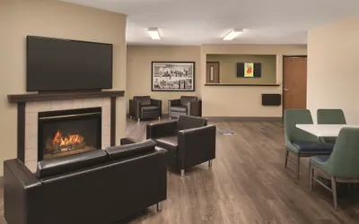 Photo 2 - Super 8 by Wyndham Sioux Falls