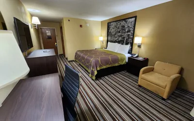 Photo 5 - Super 8 by Wyndham Pine Bluff