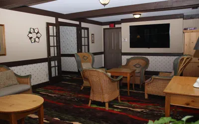 Photo 3 - Spring House Inn