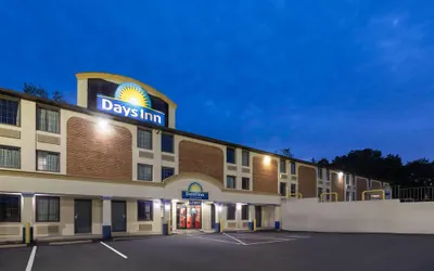 Photo 2 - Days Inn by Wyndham Dumfries Quantico