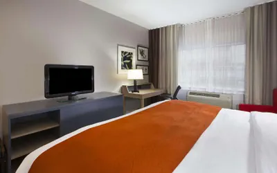 Photo 4 - Country Inn & Suites by Radisson, Big Rapids, MI