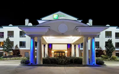 Photo 2 - Holiday Inn Express Crockett by IHG