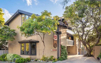 Carriage House Inn