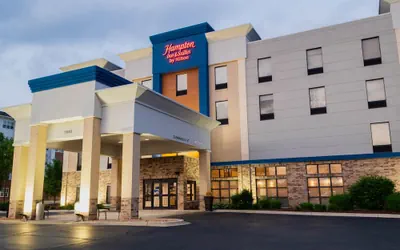 Photo 2 - Hampton Inn & Suites Addison