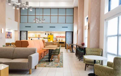 Photo 3 - Hampton Inn & Suites Addison