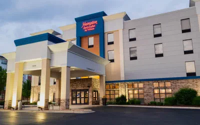 Photo 2 - Hampton Inn & Suites Addison