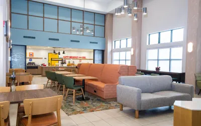 Photo 4 - Hampton Inn & Suites Addison