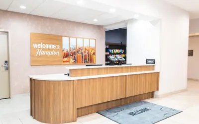 Photo 5 - Hampton Inn & Suites Addison