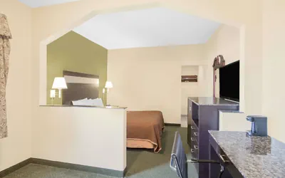 Photo 4 - Howard Johnson by Wyndham North Bergen