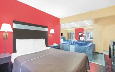 Photo 3 - Howard Johnson by Wyndham North Bergen