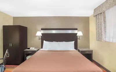Photo 5 - Howard Johnson by Wyndham North Bergen