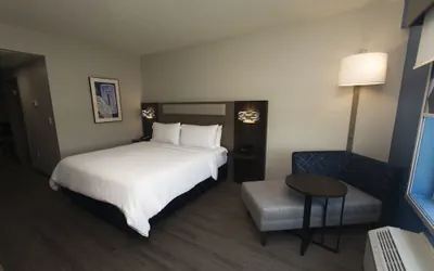 Photo 5 - Holiday Inn Express & Suites Cocoa by IHG