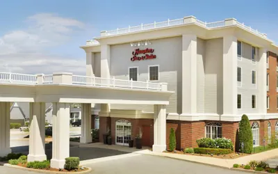 Photo 2 - Hampton Inn & Suites Newport/Middletown