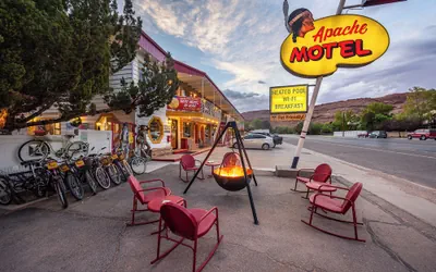 Photo 2 - Apache Motel