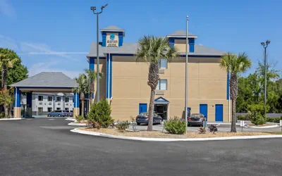 Clarion Pointe Jesup