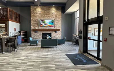 Photo 4 - AmericInn by Wyndham Ottumwa