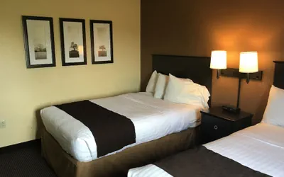 Photo 5 - AmericInn by Wyndham West Bend