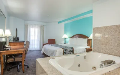 Photo 4 - Pacifica Beach Hotel