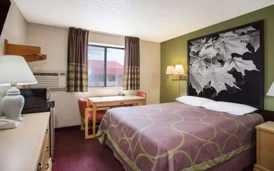 Photo 4 - Super 8 by Wyndham Salem VA