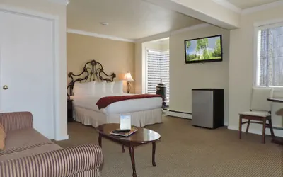 Photo 4 - The Victorian Inn
