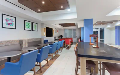 Photo 2 - Holiday Inn Express & Suites Elk Grove West I-5 by IHG