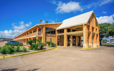 Photo 2 - River Valley Motor Inn