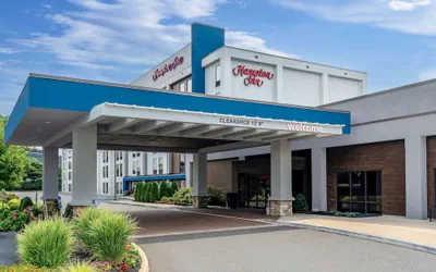 Photo 2 - Hampton Inn Woodbridge