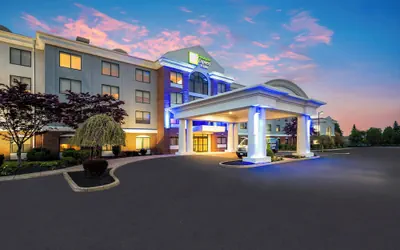 Photo 2 - Holiday Inn Express Hotel & Suites Buffalo-Airport by IHG