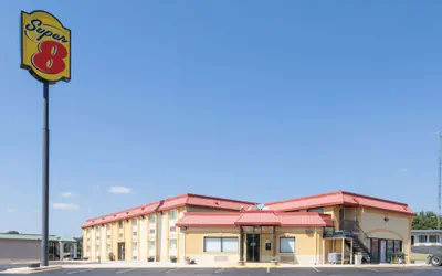 Photo 2 - Super 8 by Wyndham Clinton OK