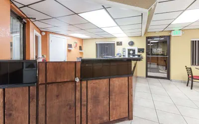Photo 4 - Super 8 by Wyndham Clinton OK