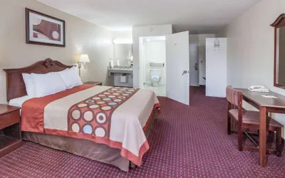 Photo 5 - Super 8 by Wyndham Clinton OK