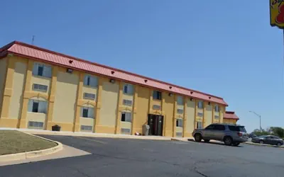 Super 8 by Wyndham Clinton OK