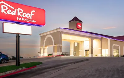 Red Roof Inn & Suites Austin East - Manor