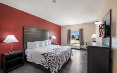 Photo 2 - Red Roof Inn & Suites Austin East - Manor