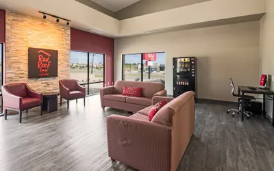 Photo 4 - Red Roof Inn & Suites Austin East - Manor