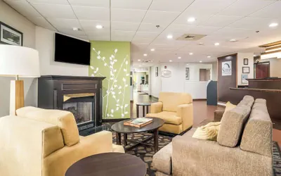 Photo 4 - Sleep Inn & Suites Jacksonville near Camp Lejeune