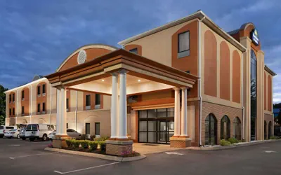 Days Inn & Suites by Wyndham Murfreesboro I-24 East