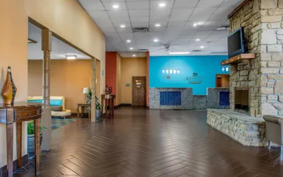 Photo 4 - Quality Inn & Suites Bedford West